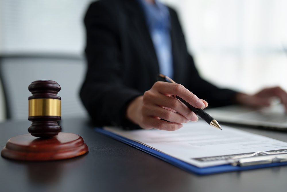 Legal,Professional,Signing,A,Confidential,Document,With,A,Pen,,Working